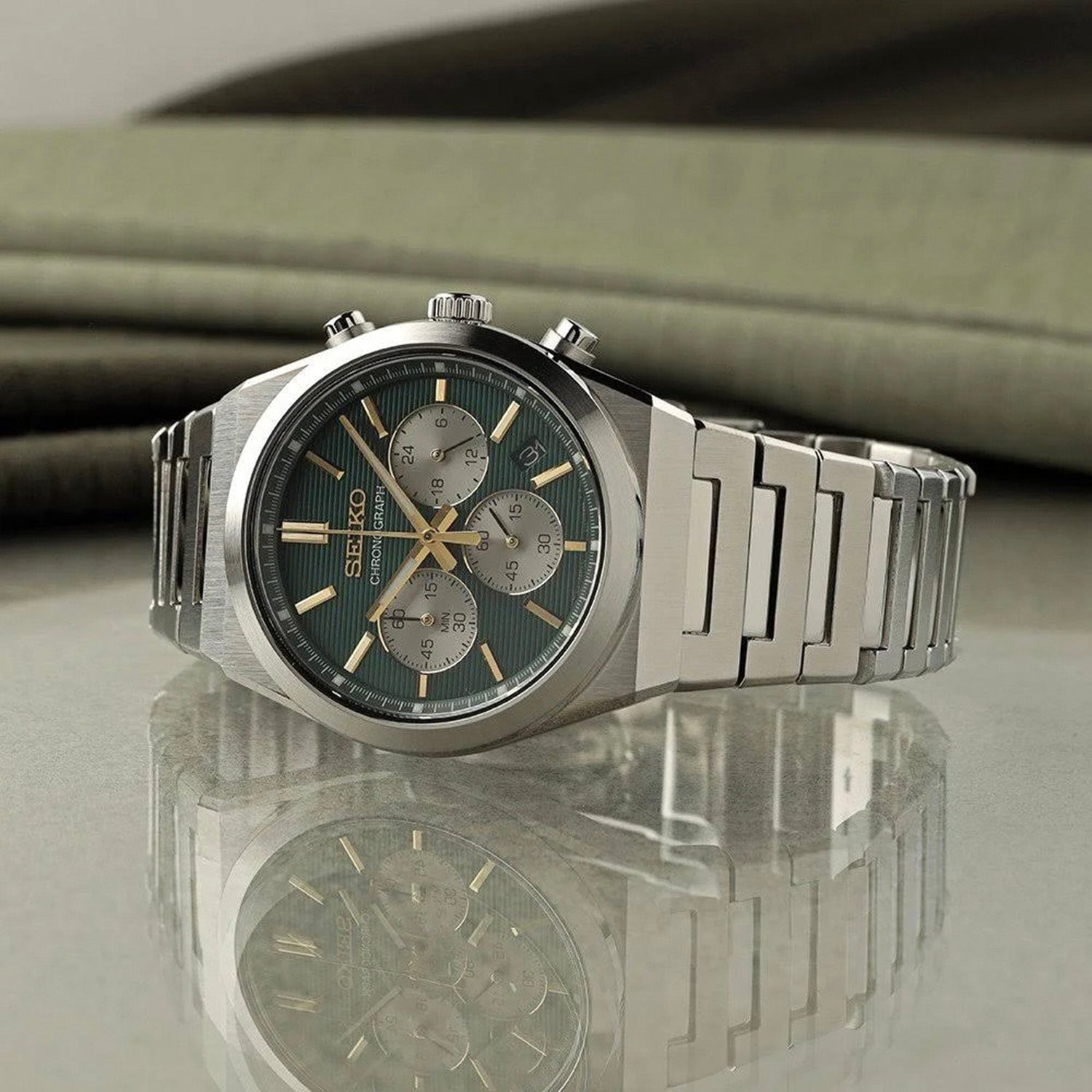 Conceptual Men Quartz Green Dial Chronograph Stainless Steel Watch SSB461P1