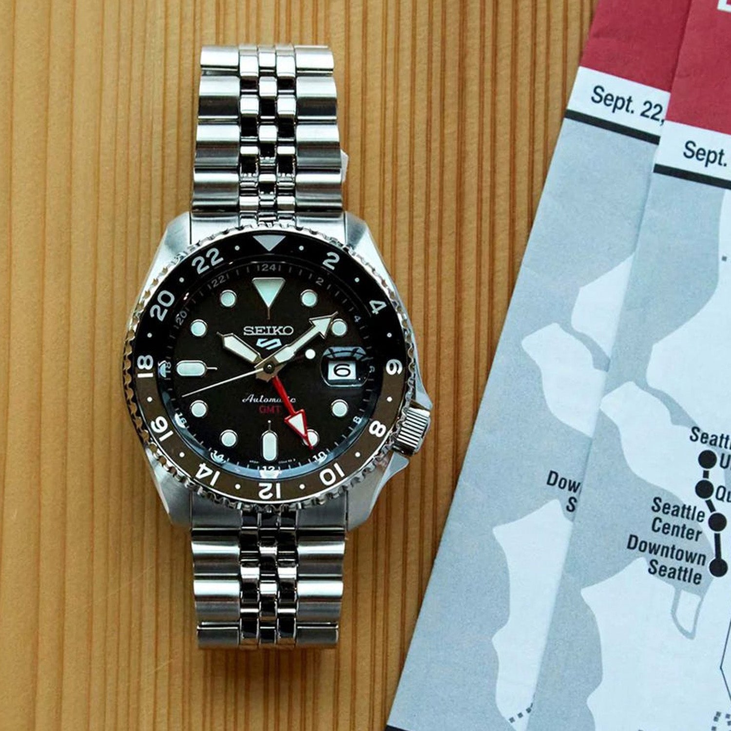 5 Sports Men Automatic Black Dial Analog Stainless Steel Watch SSK001K1