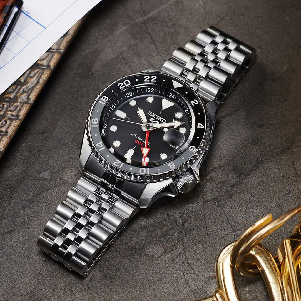 5 Sports Men Automatic Black Dial Analog Stainless Steel Watch SSK001K1