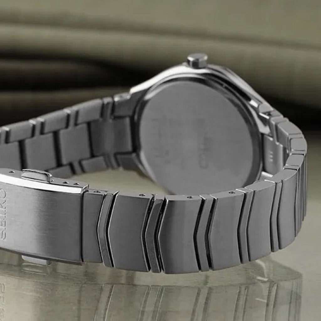 Classic Women Quartz White Dial Analog Stainless Steel Watch SUR615P1