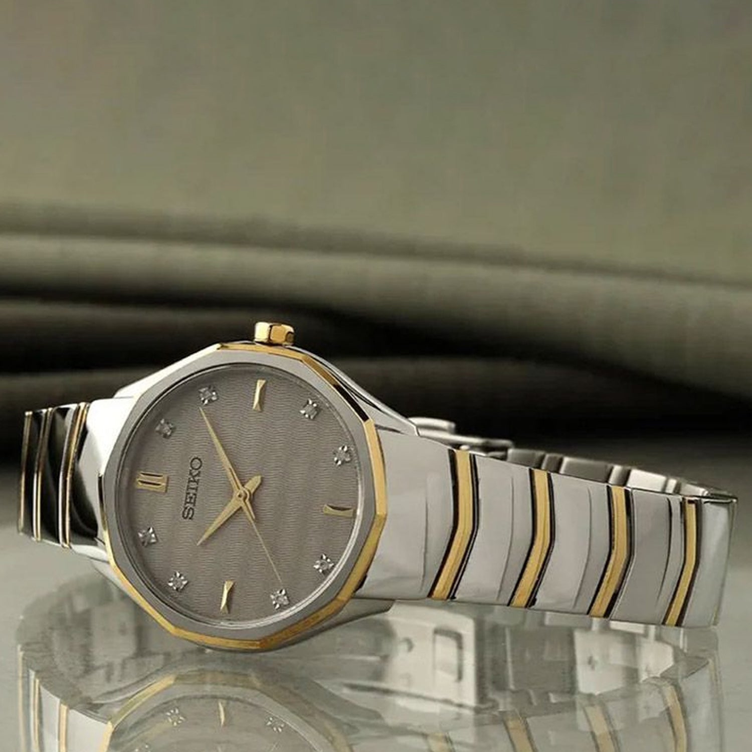 Classic Women Quartz Grey Dial Analog Stainless Steel Watch SUR616P1
