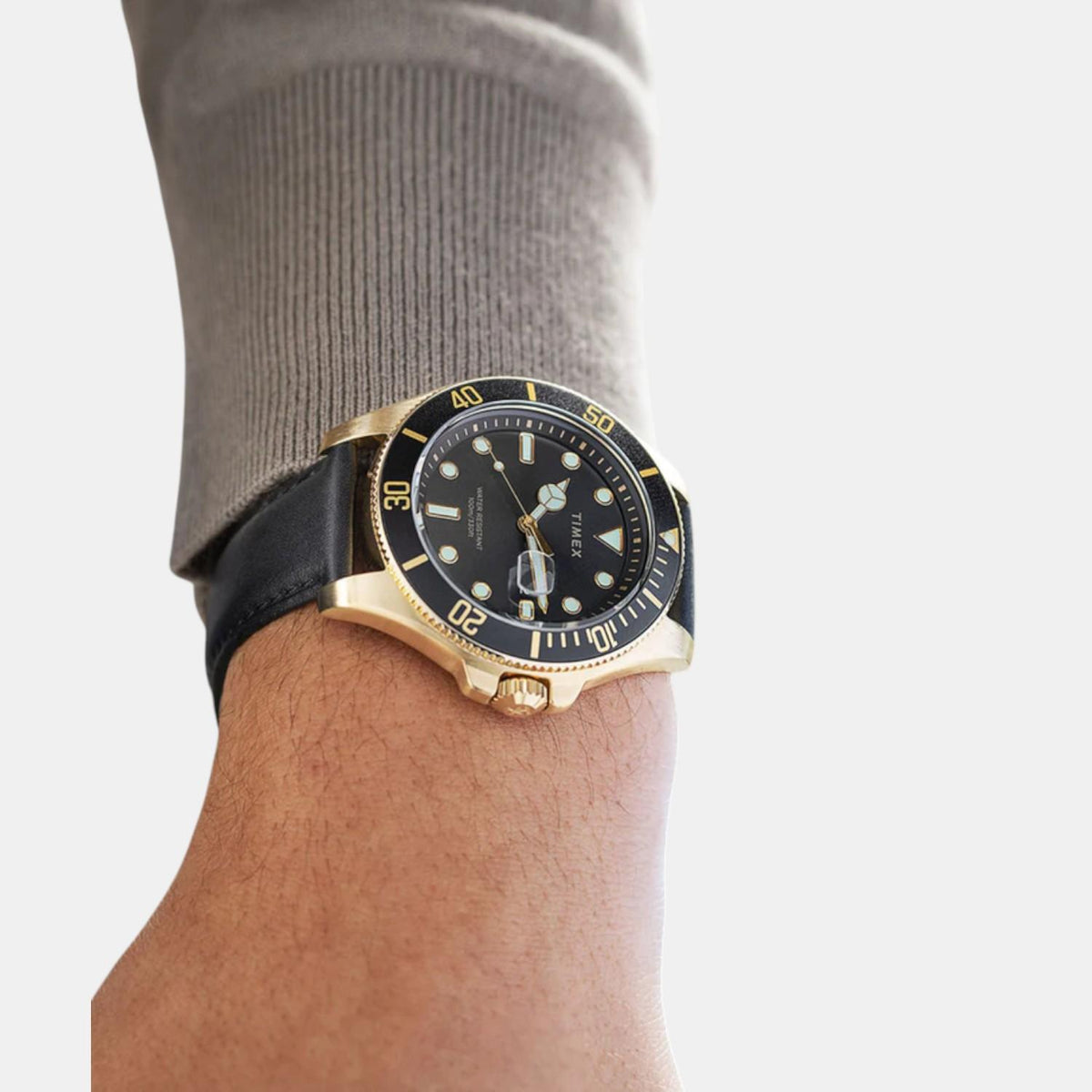 Men Quartz Black Dial Analog Leather Watch TW2V42200UJ