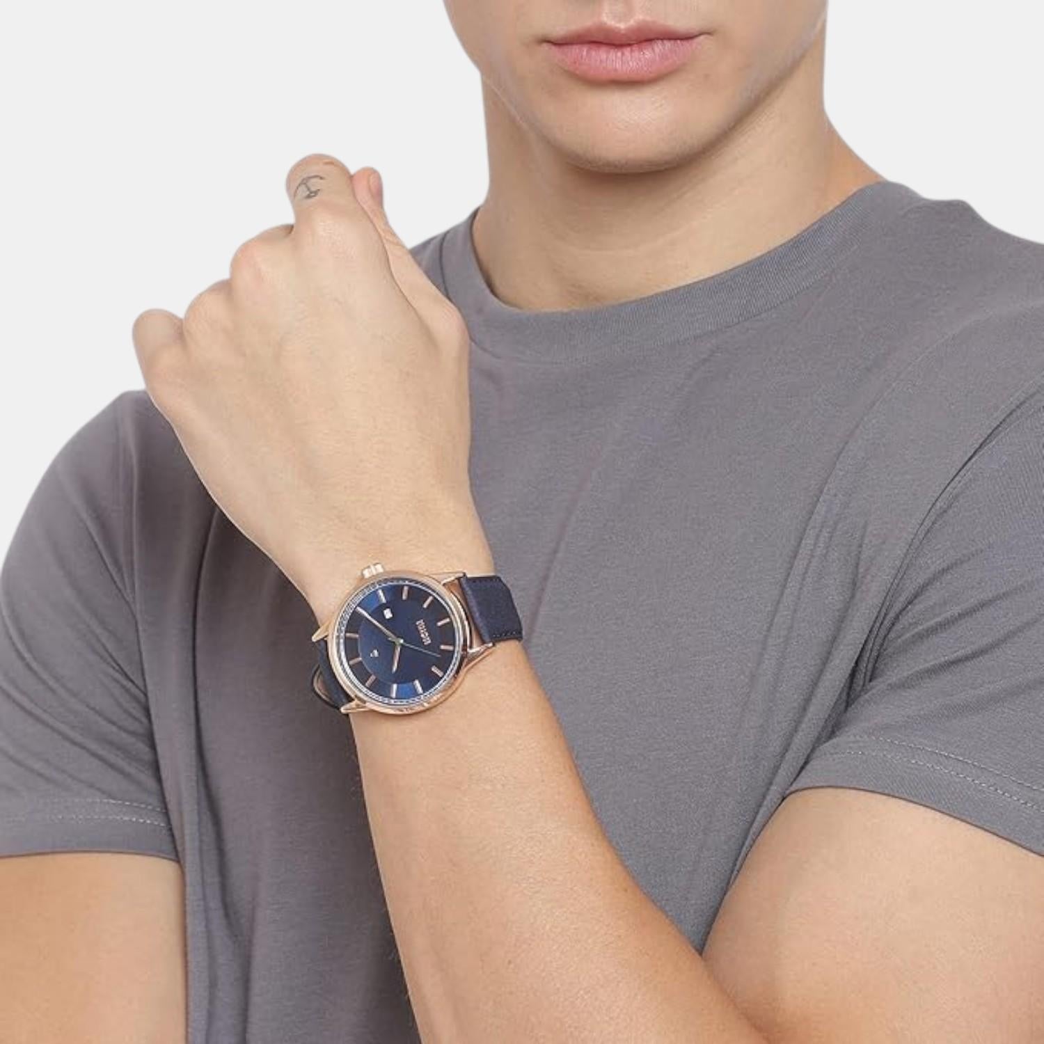 Social Men Quartz Blue Dial Analog Leather Watch UWUCG0102