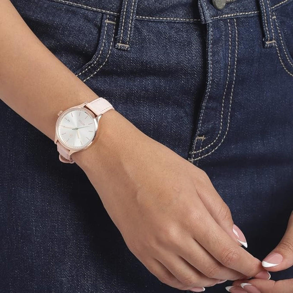 Social Women Quartz Silver Dial Analog Leather Watch UWUCL0100