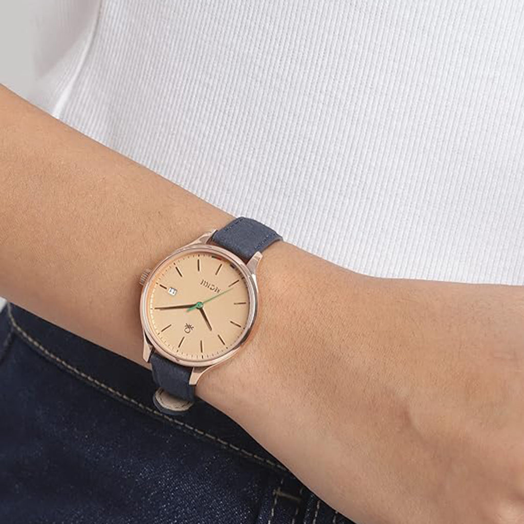 Social Women Quartz Rose Gold Dial Analog Leather Watch UWUCL0101