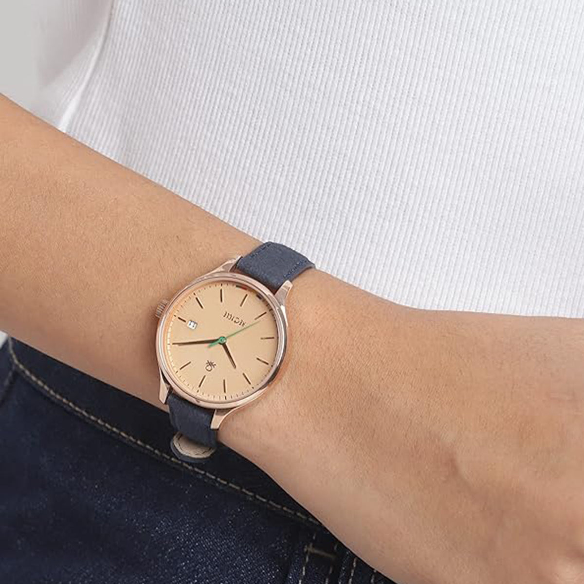 Social Women Quartz Rose Gold Dial Analog Leather Watch UWUCL0101