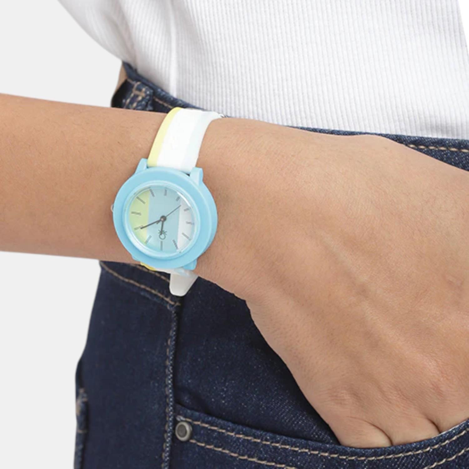 Iconic Women Quartz Multi-Colour Dial Analog Silicone Watch UWUCL0402