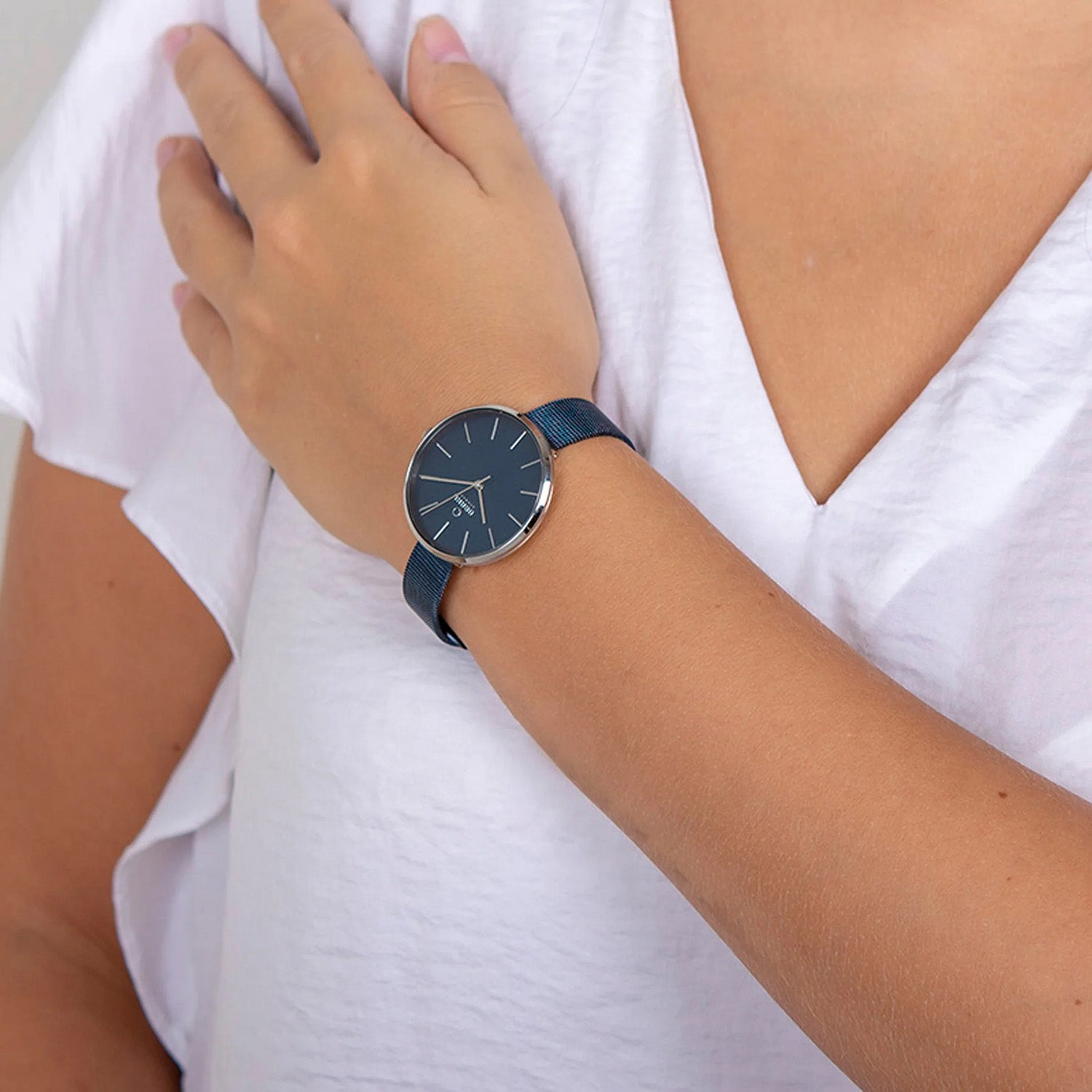 Viol-Arctic Women Quartz Blue Dial Analog Mesh Watch V211LXCLML