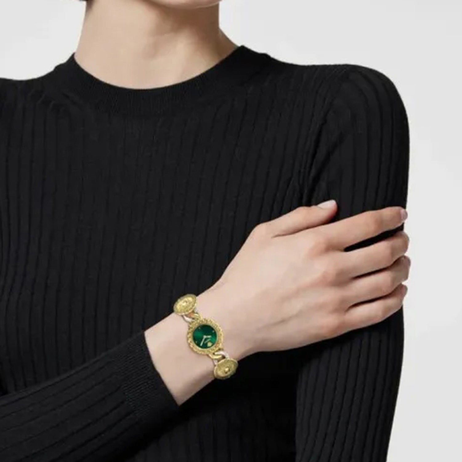 La Greca Stud Icon Women Quartz Green Dial Analog Watch VE0Q00125