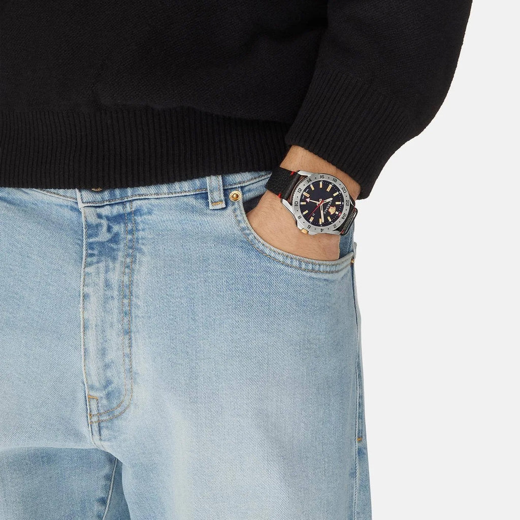 Men Quartz Black Dial Analog Leather Watch VE2W00122