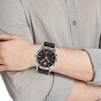 Men Quartz Black Dial Analog Leather Watch VE2W00122