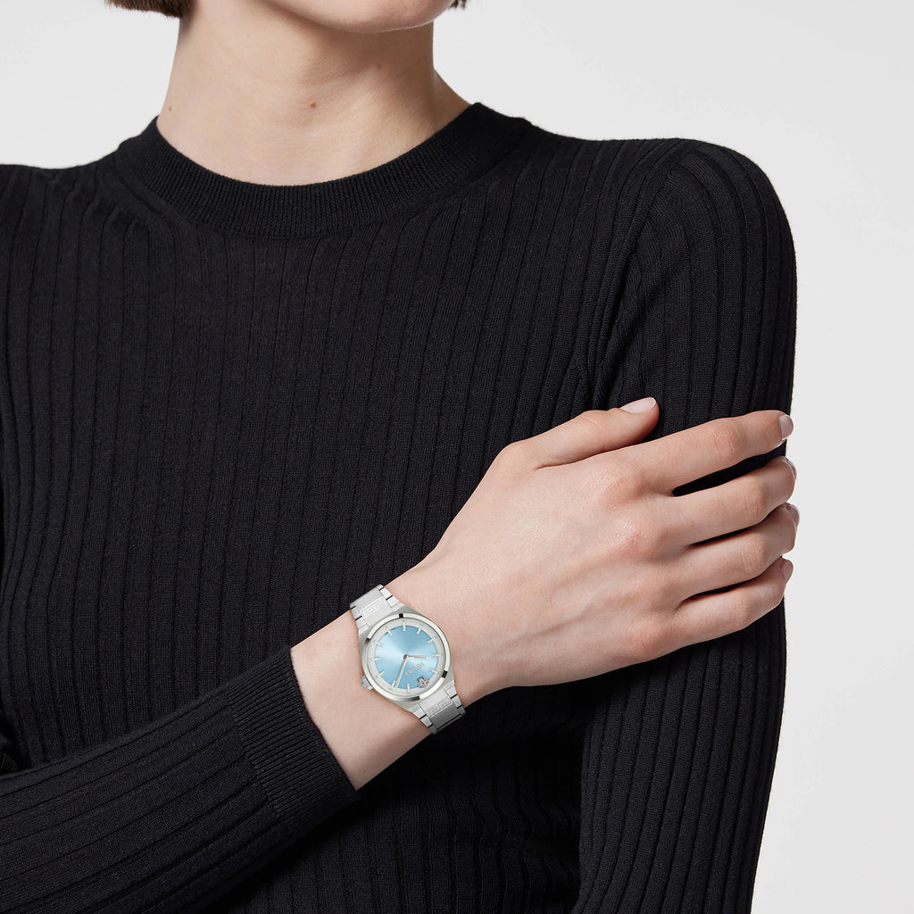 Women Quartz Blue Dial Analog Stainless Steel Watch VE5E00226