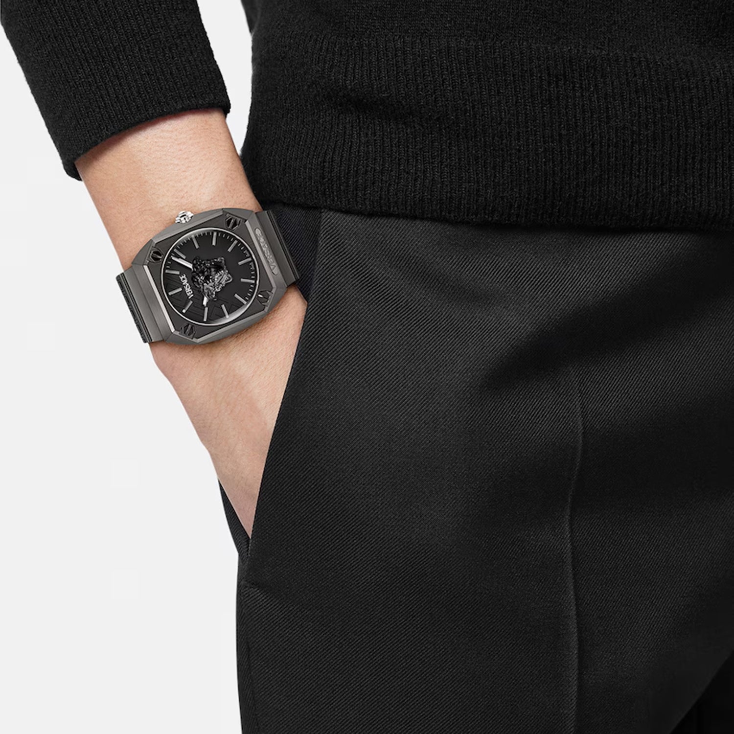 Men Quartz Black Dial Analog Stainless Steel Watch VE5P00226