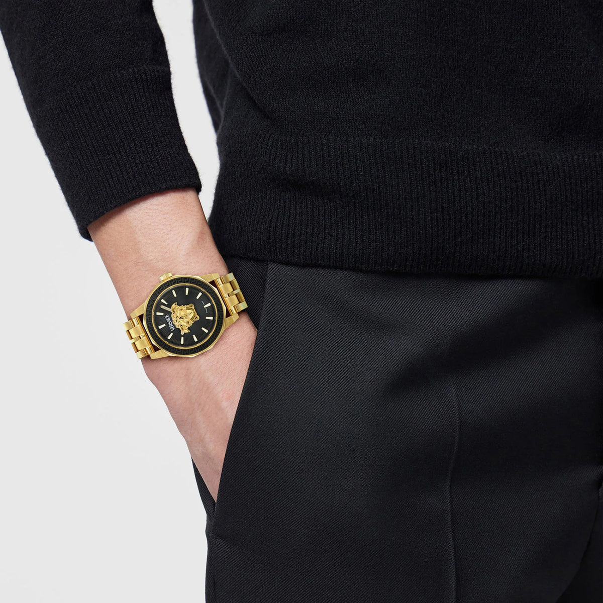 Medusa Men Quartz Black Dial Analog Stainless Steel Watch VE9I00424
