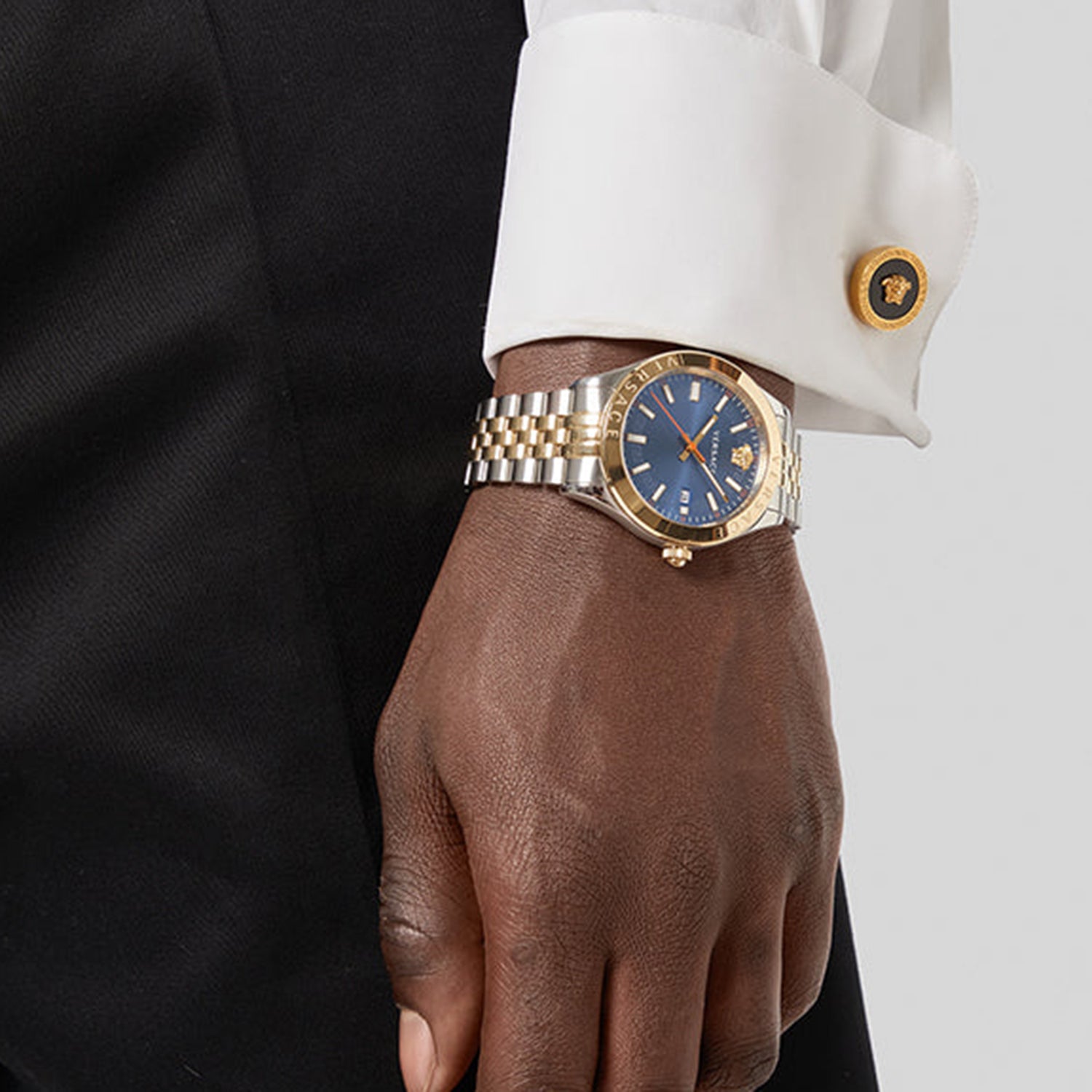 Hellenyium Men Quartz Blue Dial Analog Stainless Steel Watch VEVK00520