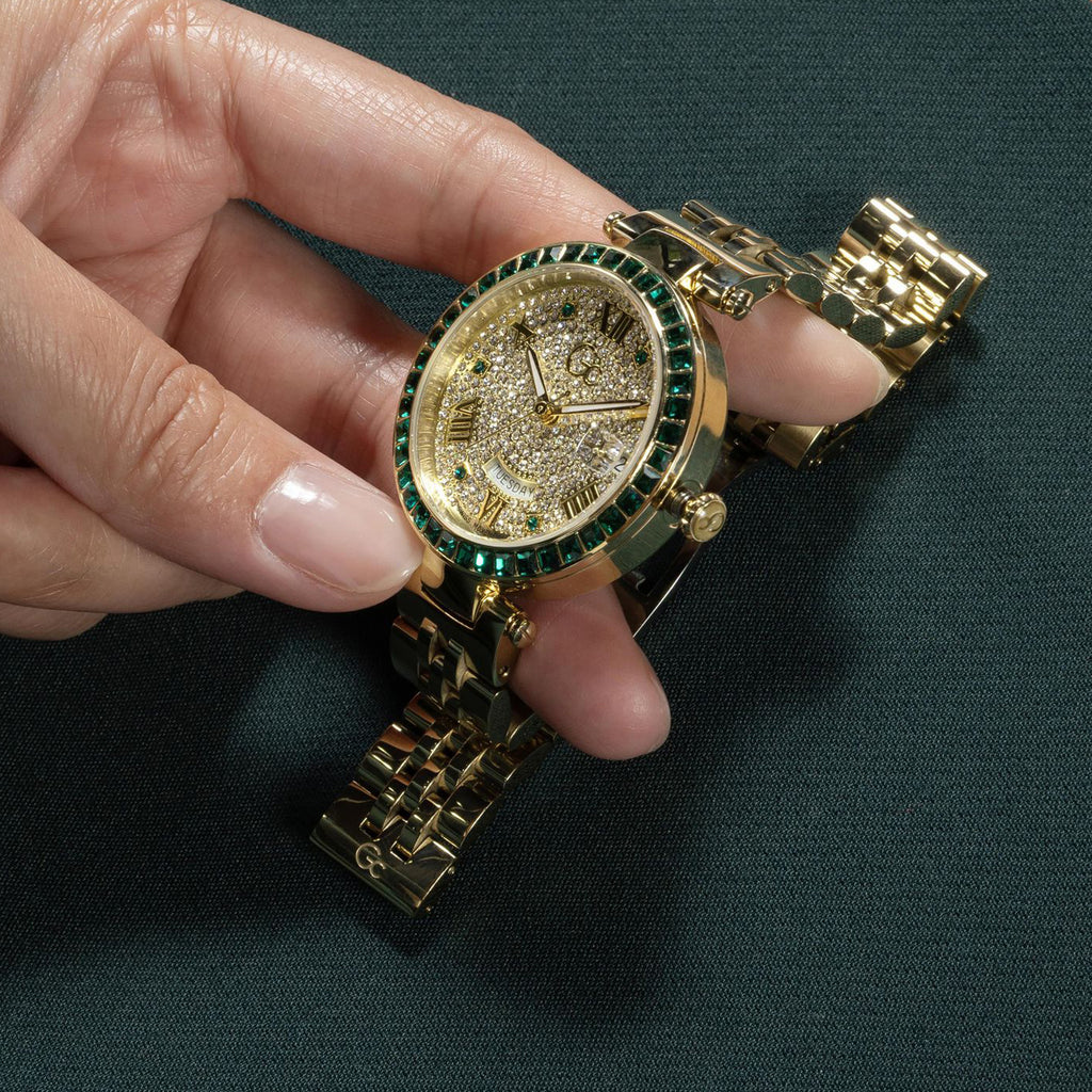 GC Round Quartz Analog Women watch