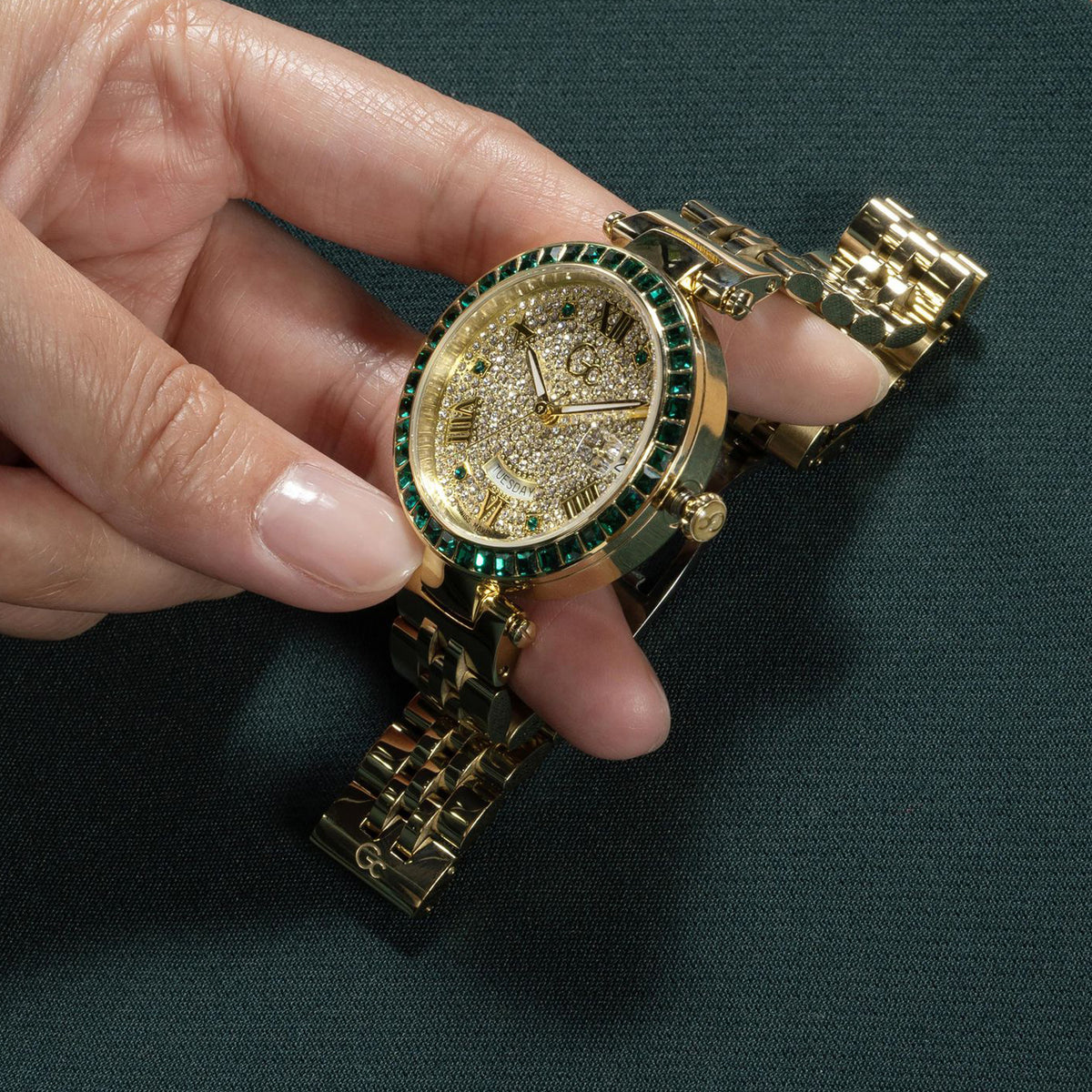 GC Round Quartz Analog Women watch