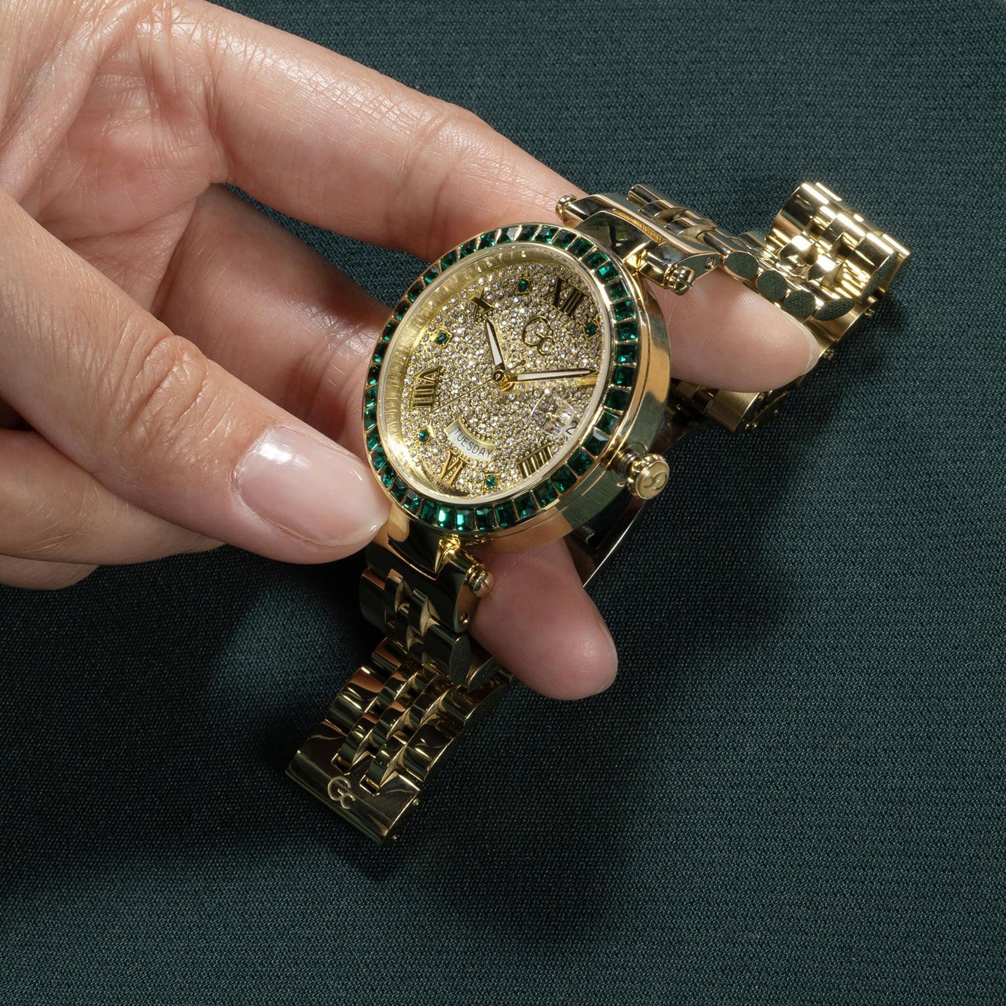 GC Round Quartz Analog Women watch