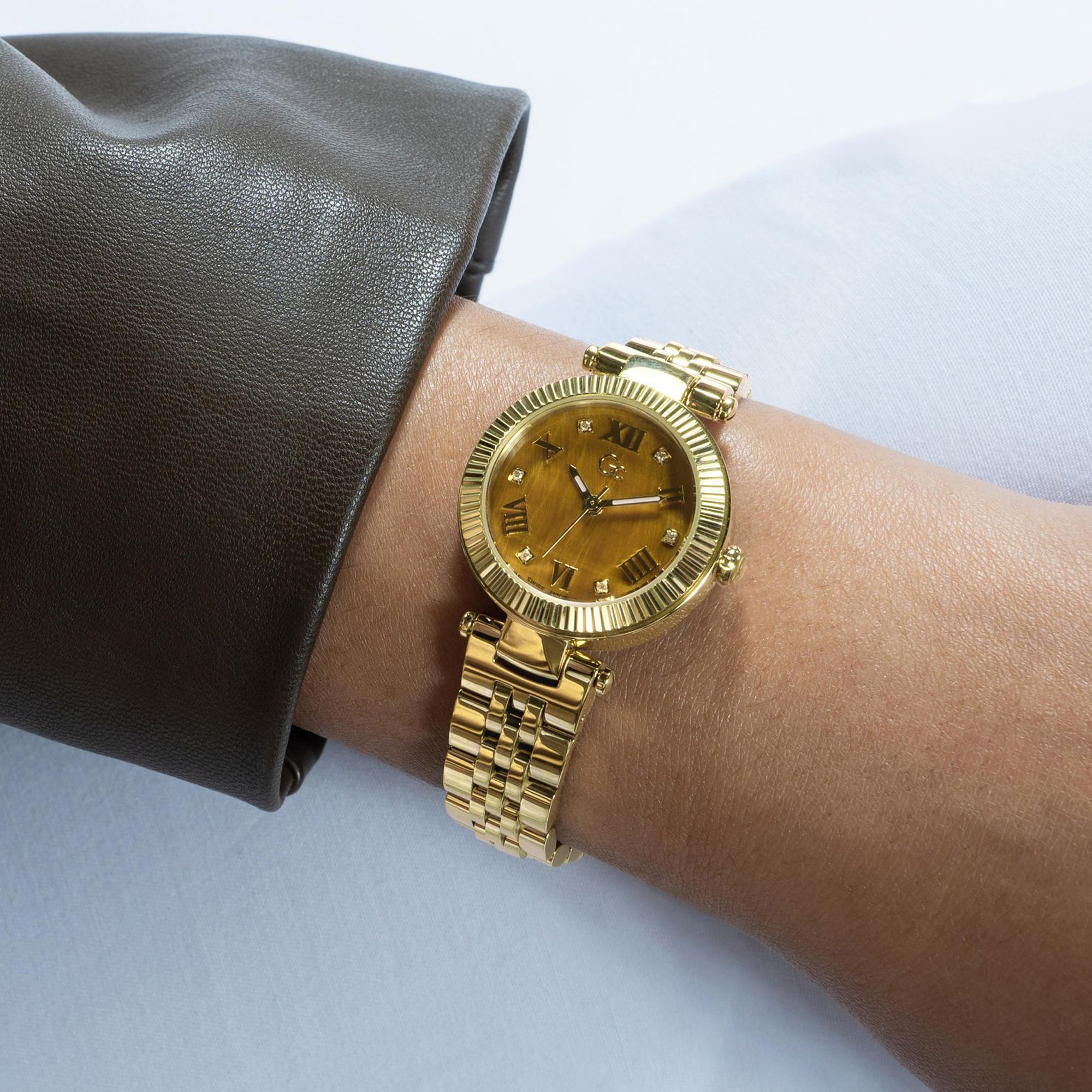 GC 28 mm Gold Quartz watch
