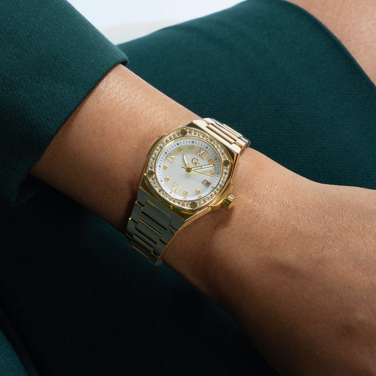 Coussin Shape Women Quartz White Dial Analog Stainless Steel Watch Z12005L1MF