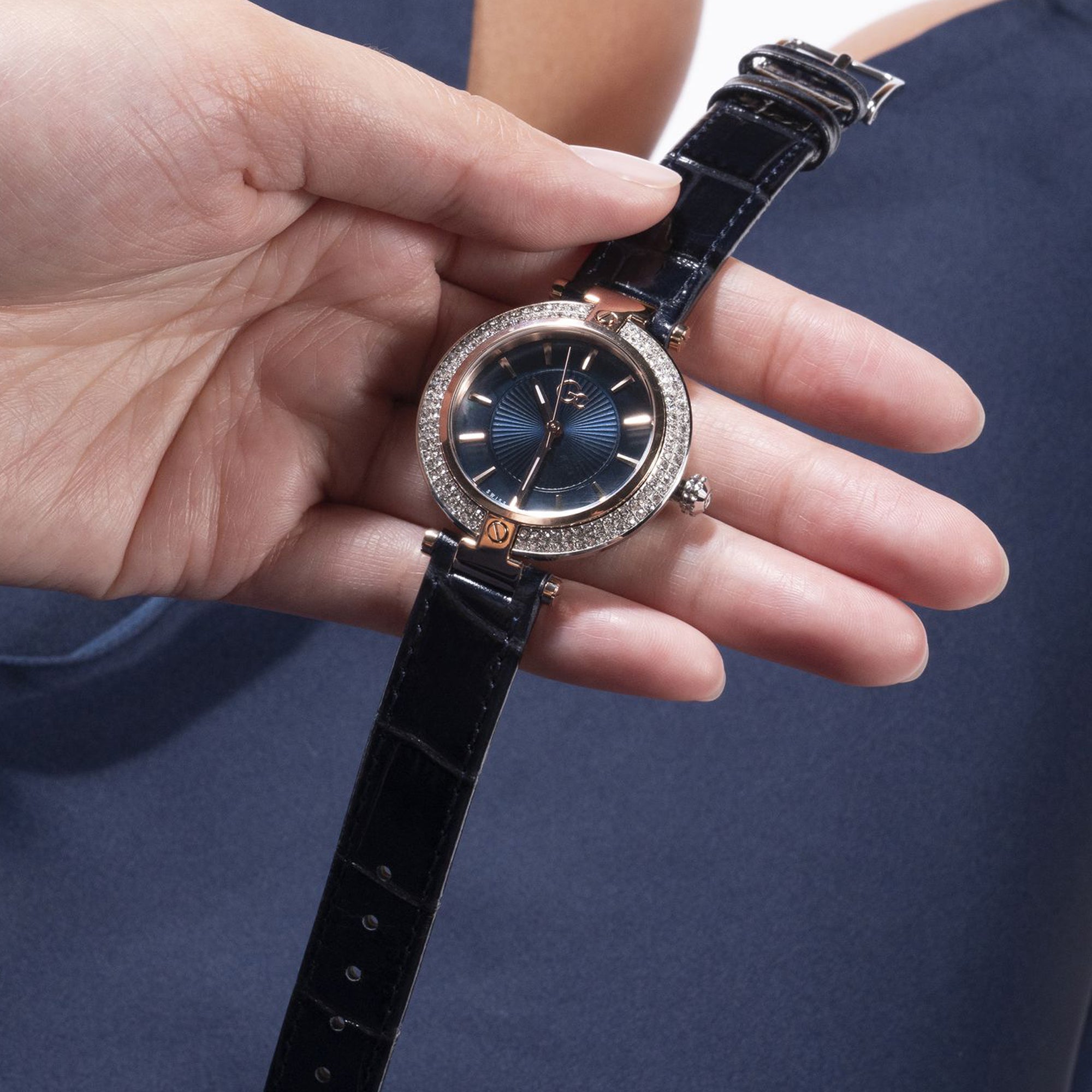 GC Round Quartz Analog Women watch