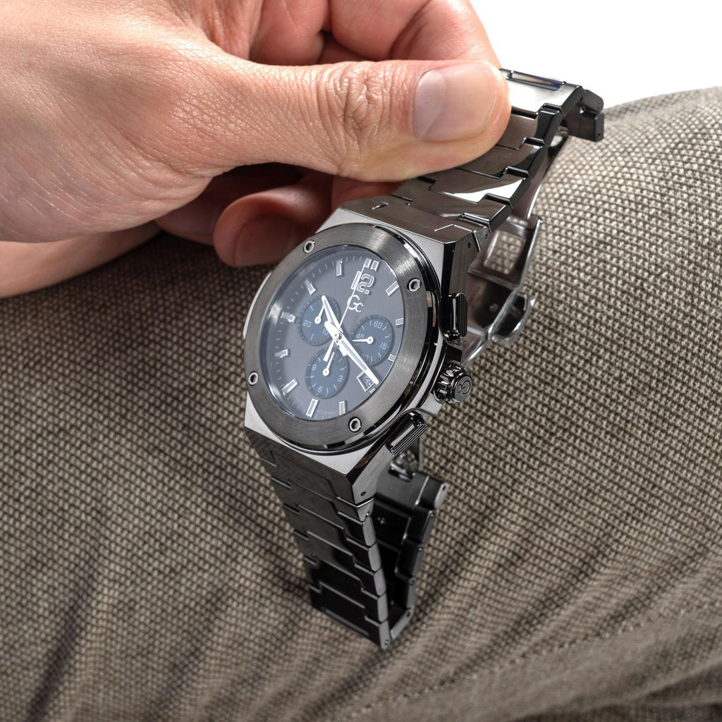 GC Round Quartz Chronograph Men watch