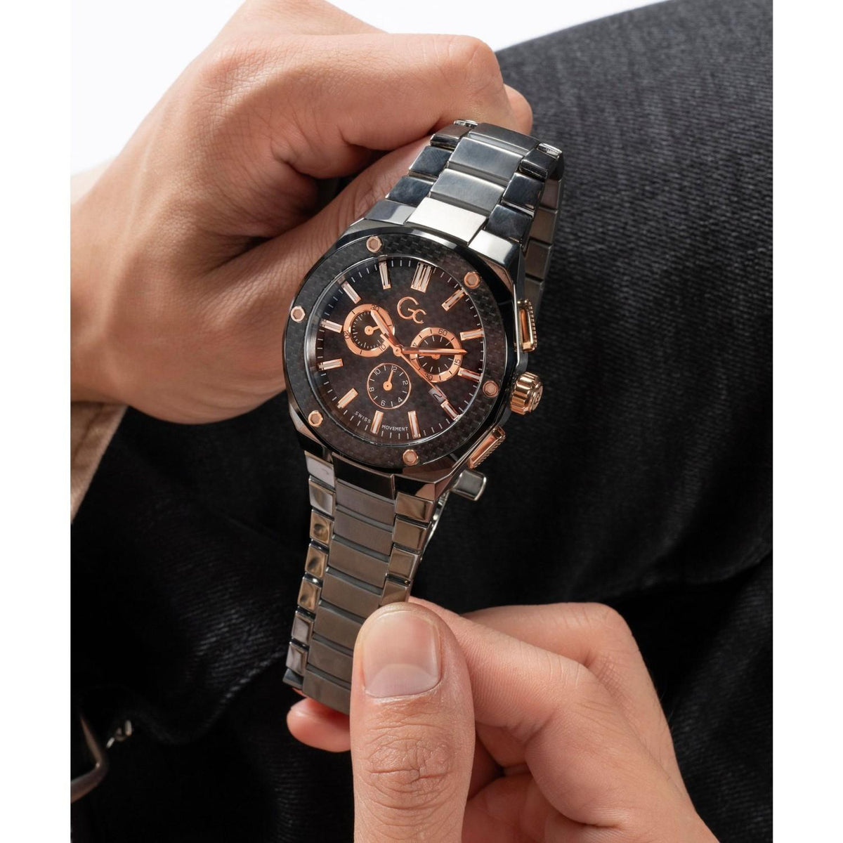 Fiber Men Quartz Black Dial Chronograph Stainless Steel Watch Z37002G2Mf