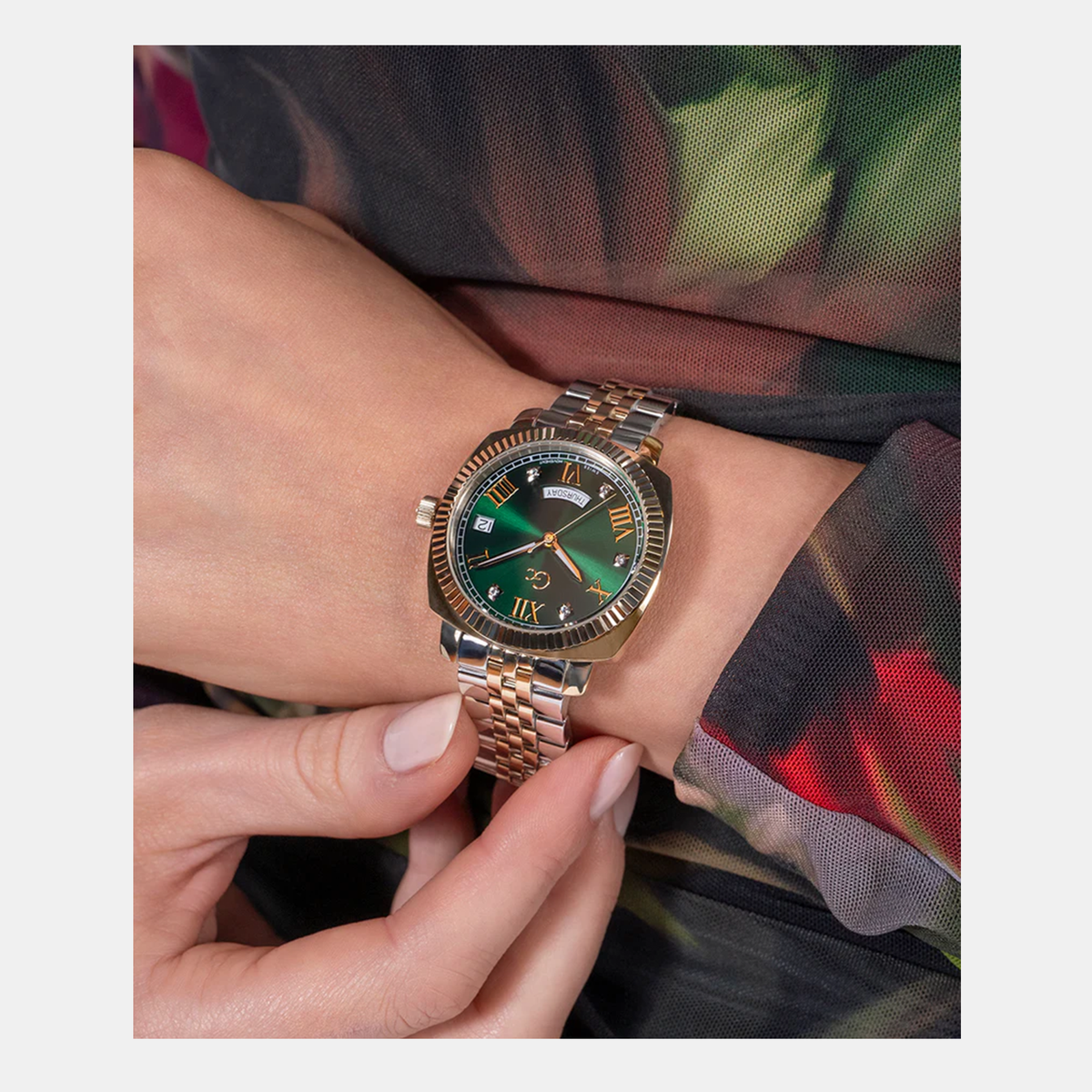 GC Round Quartz Analog Women watch