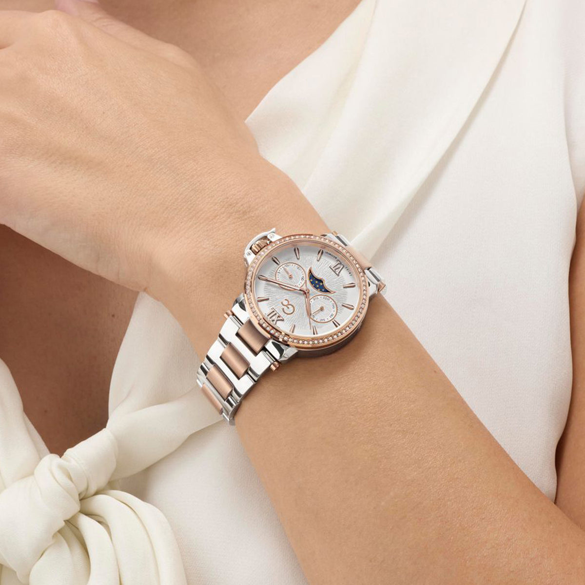 Moonchic Women Quartz White Dial Analog Stainless Steel Watch Z69002L1