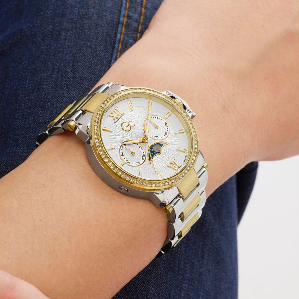 Moonchic Women Quartz White Dial Analog Stainless Steel Watch Z69003L6