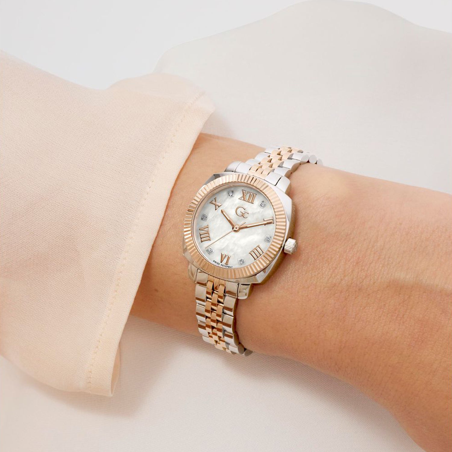 Gc Dress Women Quartz White Dial Analog Stainless Steel Watch Z73002L1