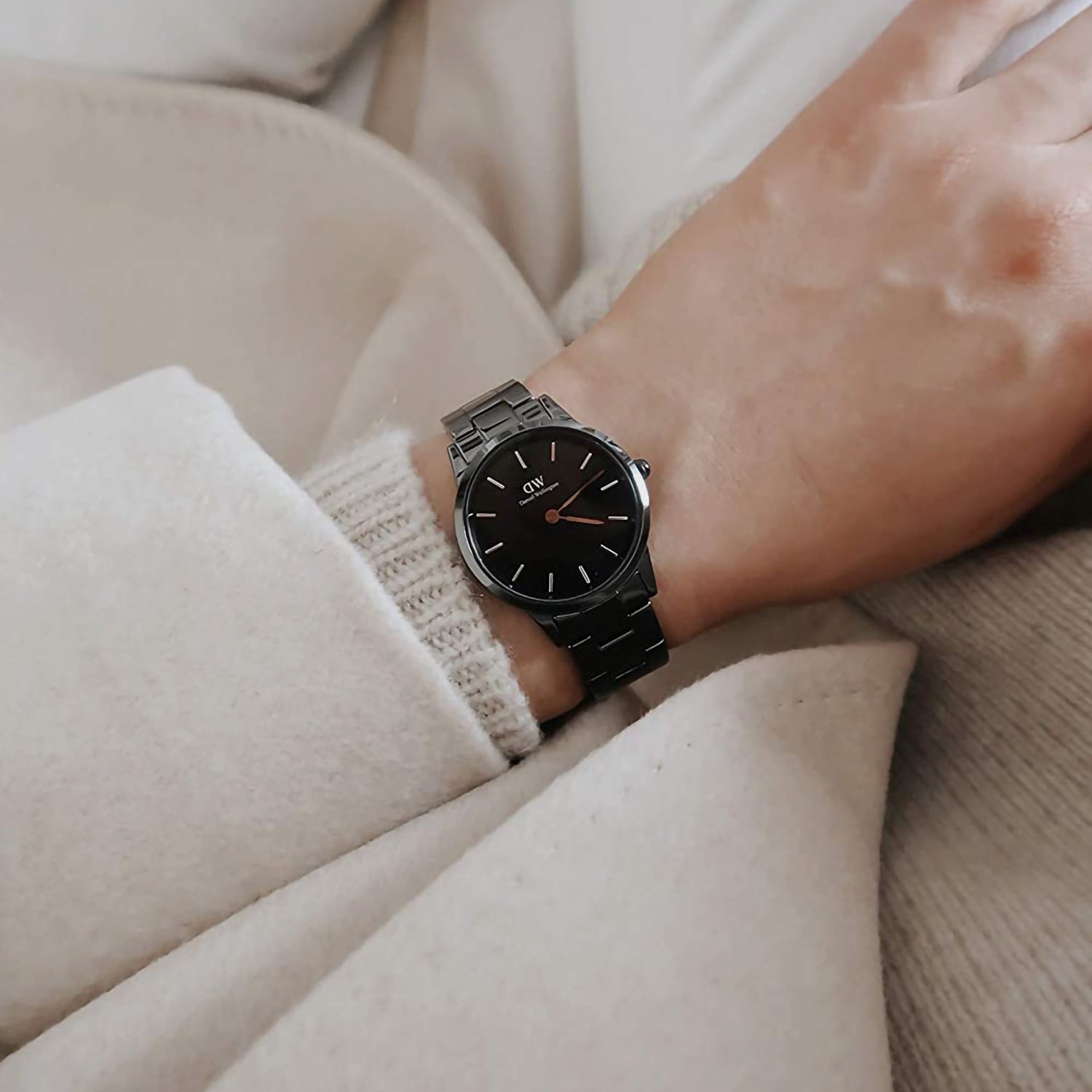 Daniel Wellington Round Quartz Analog Women watch