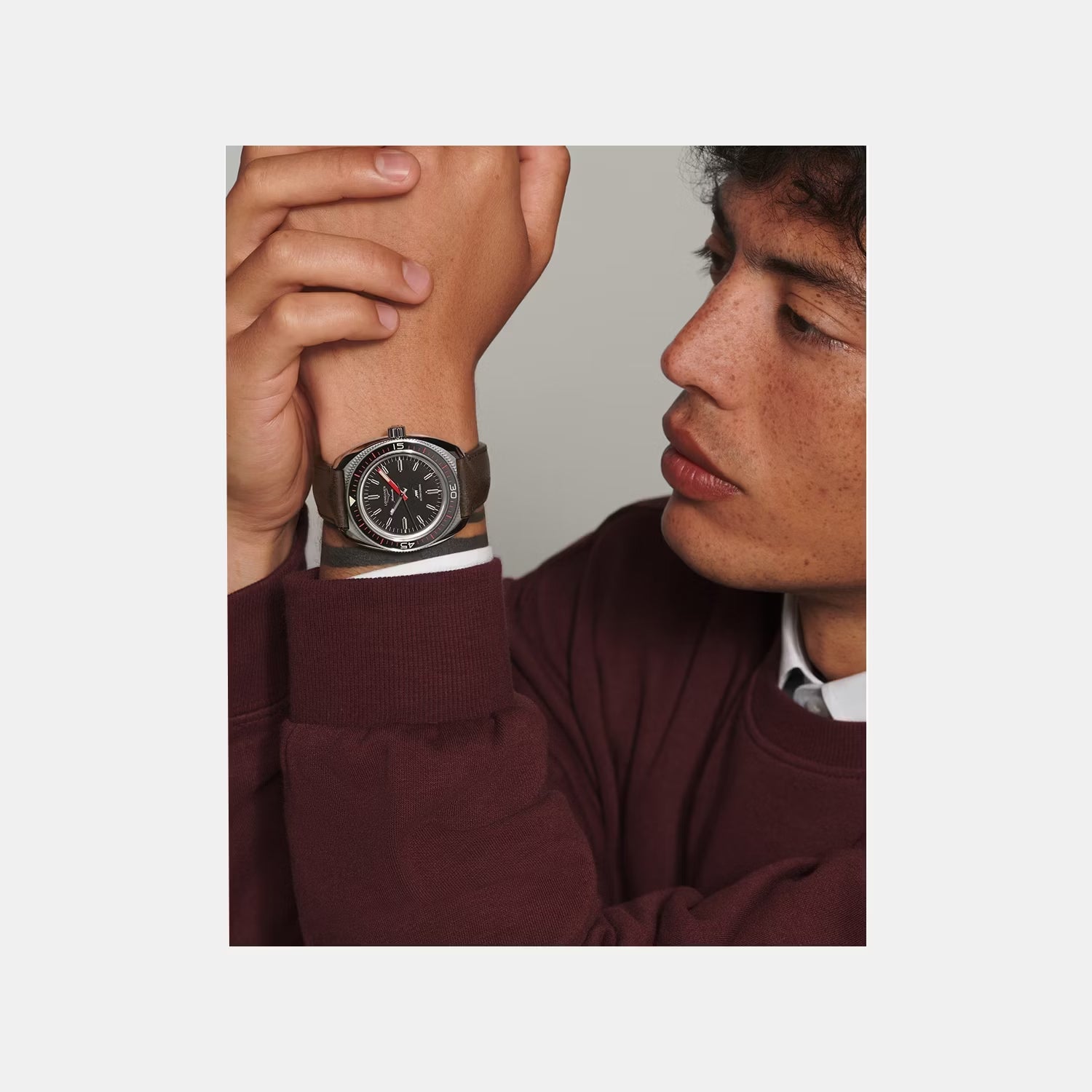 Ultra Chron Men Quartz Black Dial Analog Leather Watch L28364522