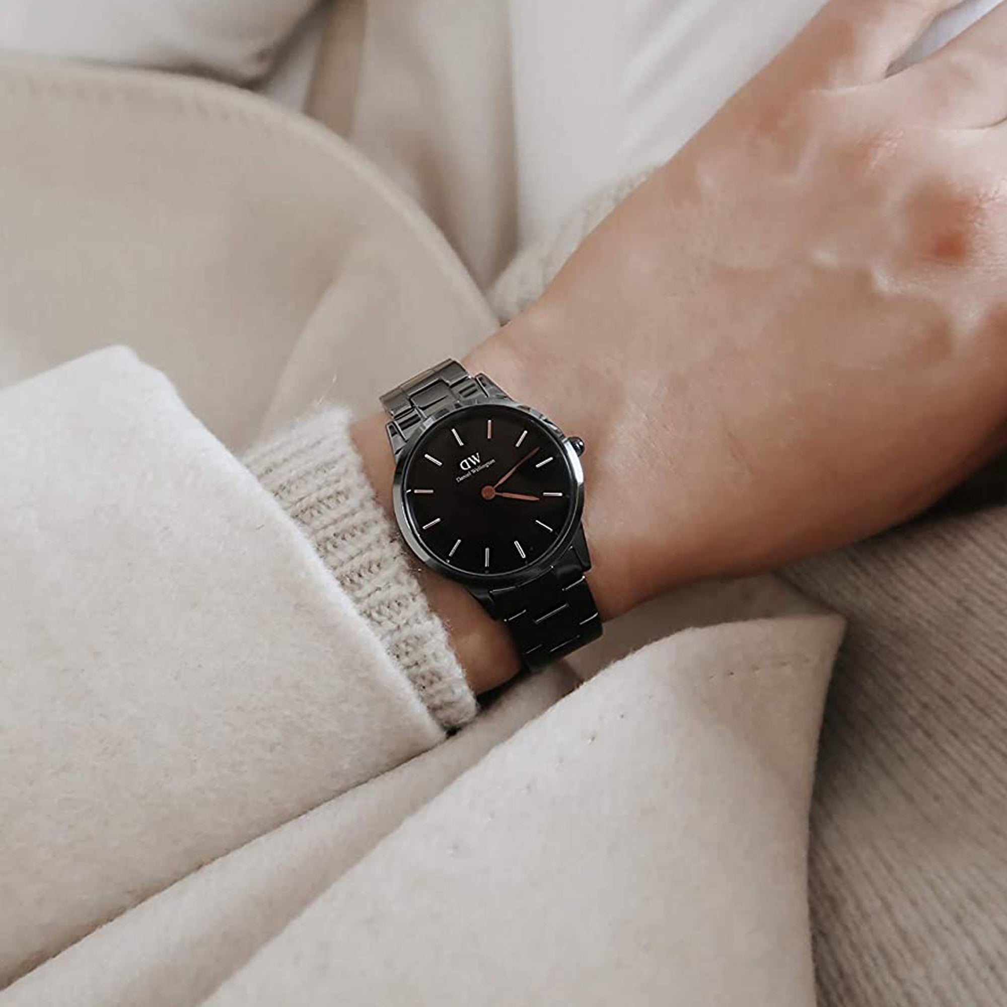 Daniel Wellington 32 mm Round Quartz watch