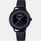 Casio 38 mm Round Quartz watch