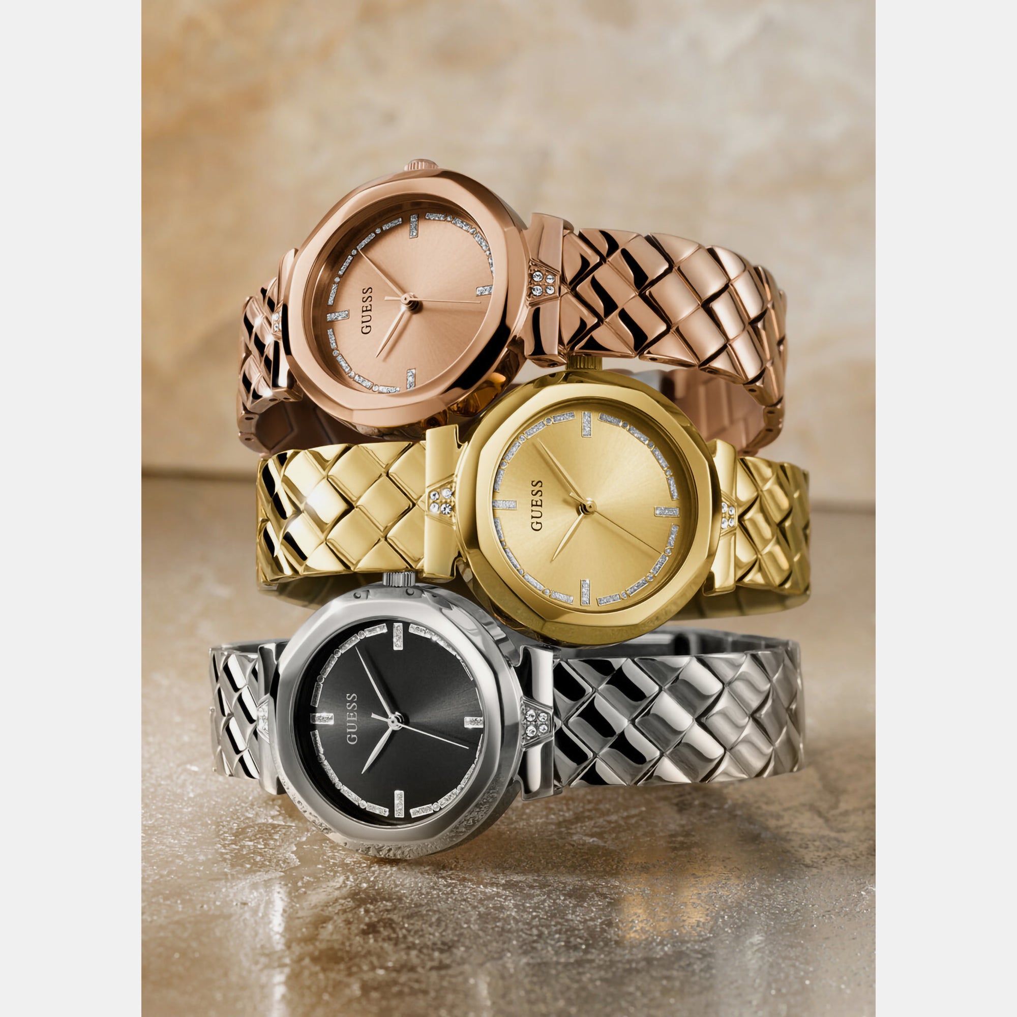 Guess 34 mm Rose Gold Quartz watch