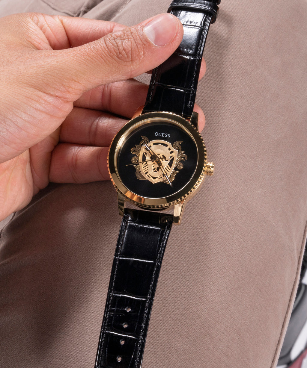 Men Quartz Black Dial Analog Leather Watch GW0566G1