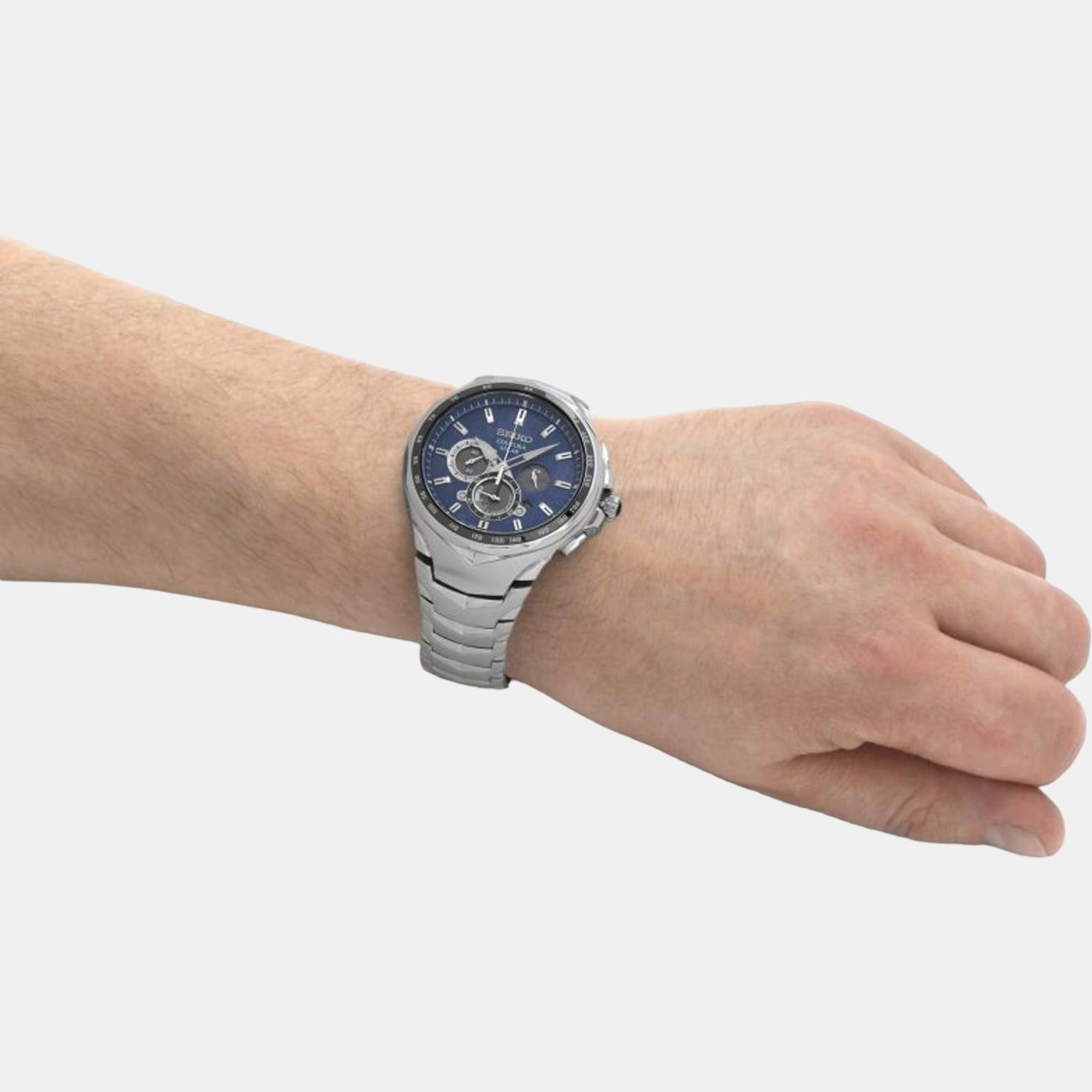 Seiko 46 mm Round Solar watch