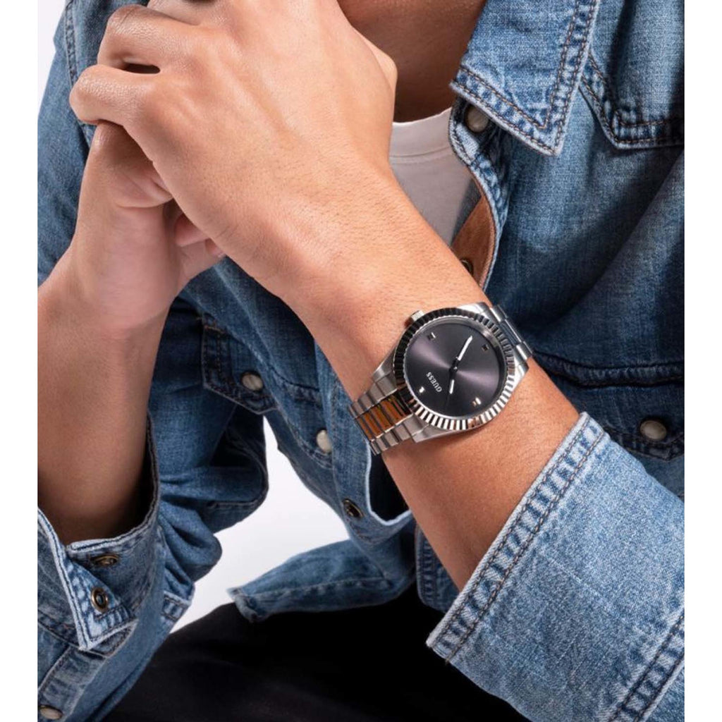 Men Quartz Black Dial Analog Stainless Steel Watch GW0542G1