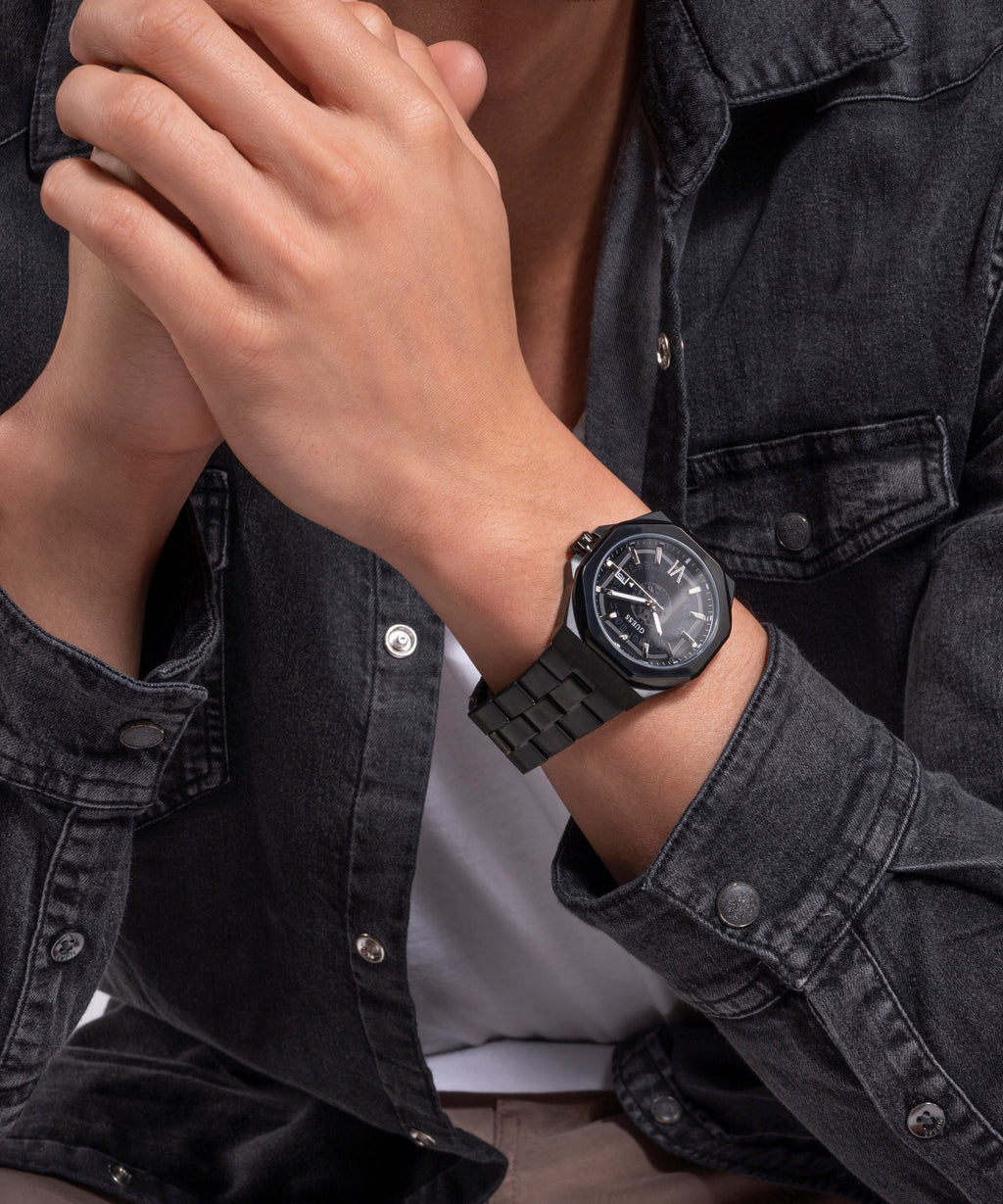 Guess Round Quartz Analog Men watch