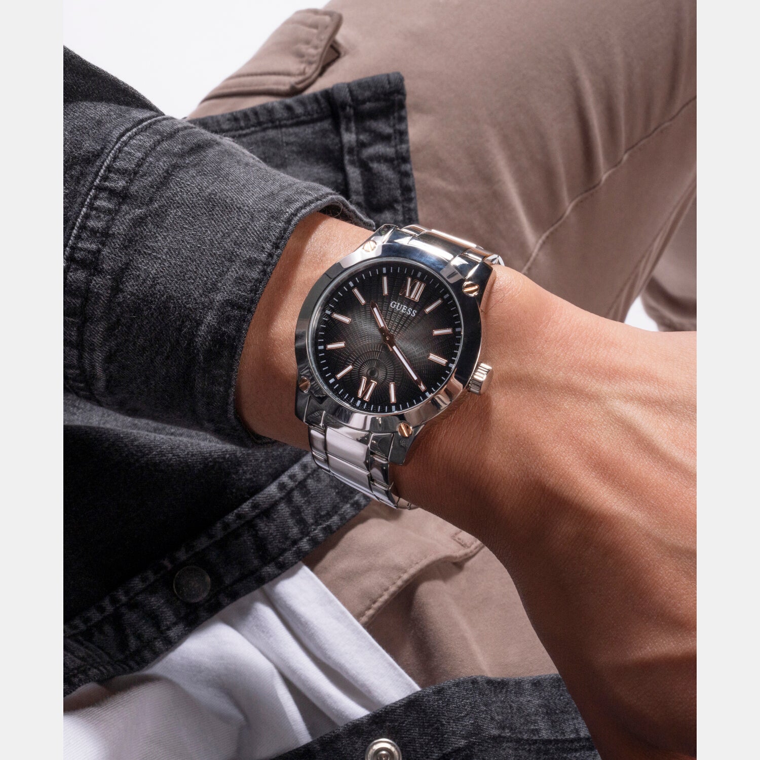 Guess Round Quartz Analog Men watch