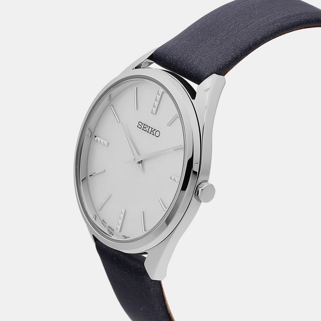 Seiko 32 mm Round Quartz watch