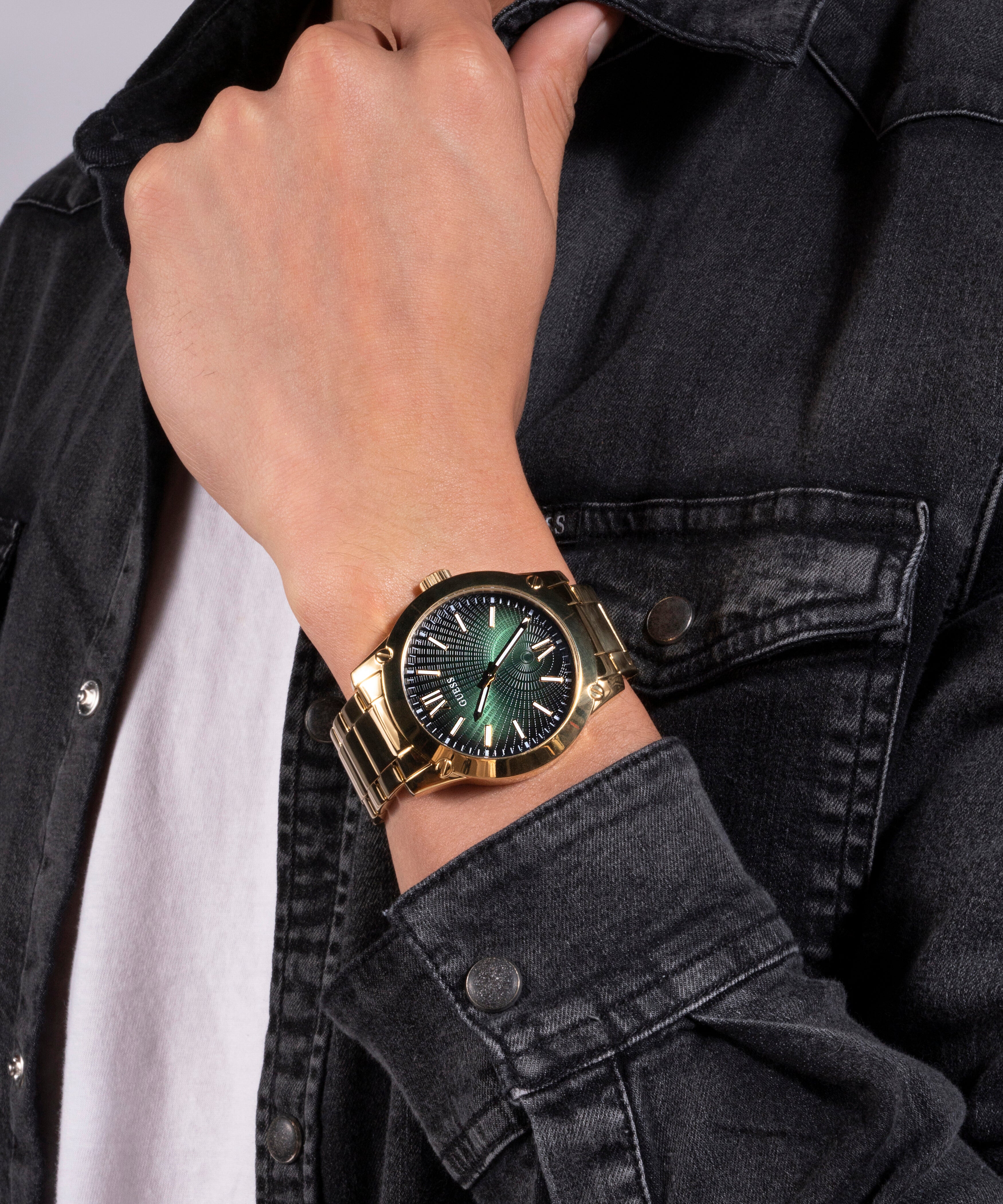 Guess Round Quartz Analog Men watch