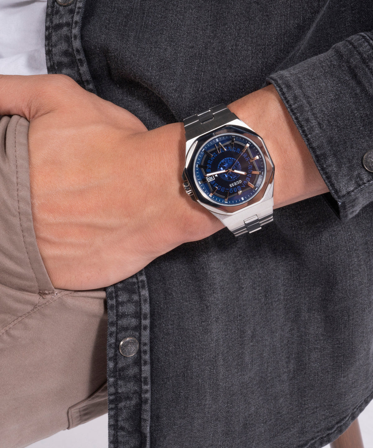 Guess Round Quartz Analog Men watch