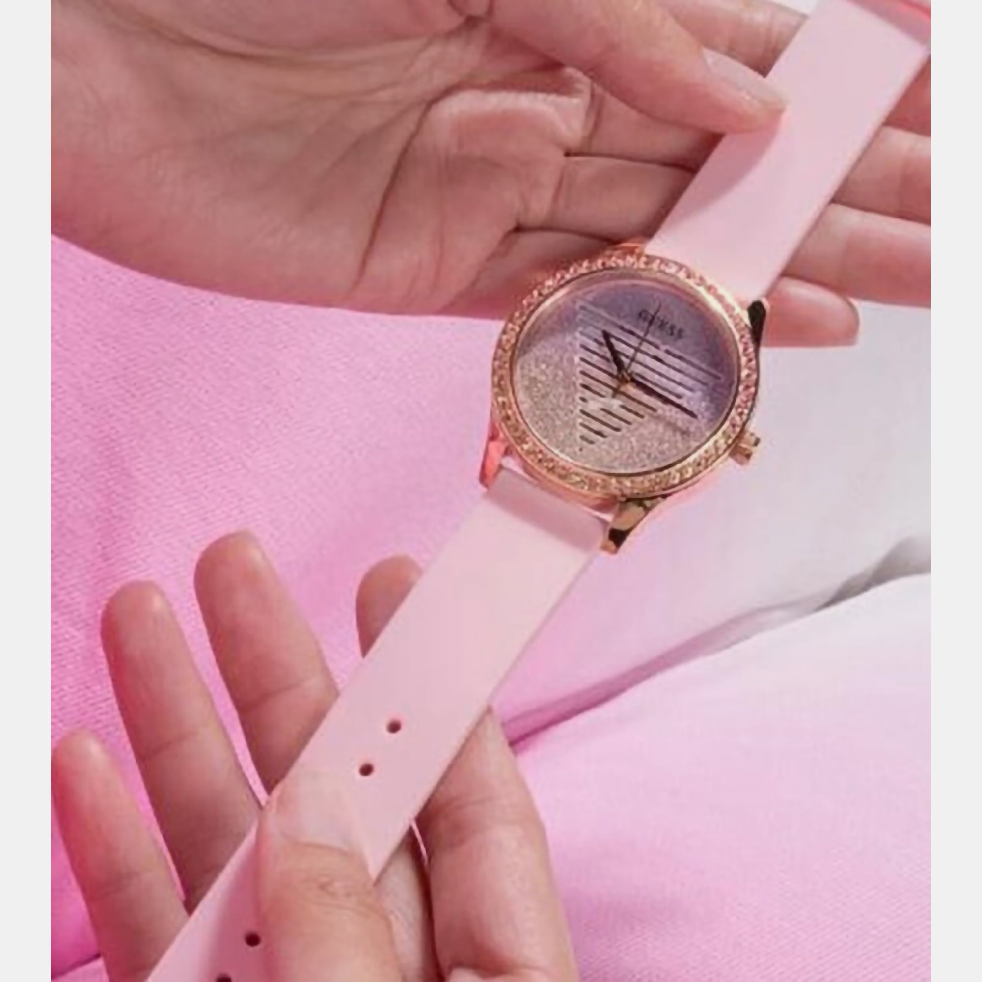 Lady Idol Women Quartz Gold Dial Analog Silicone Watch GW0530L4