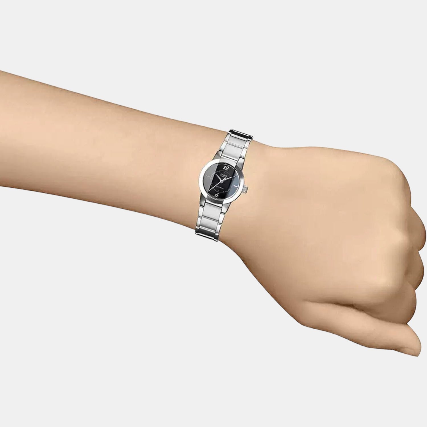 Enticer Women Quartz Black Dial Analog Stainless Steel Watch SH33