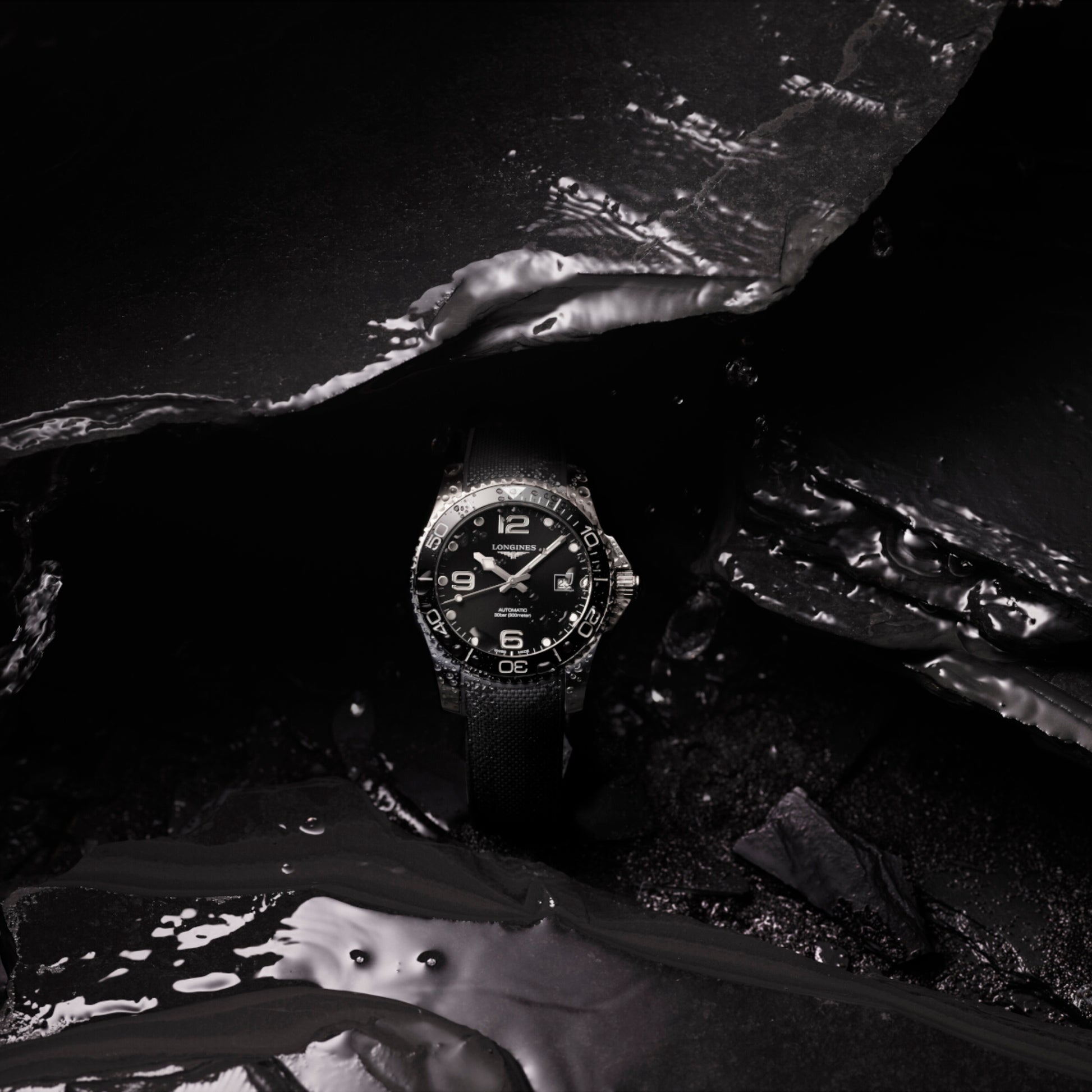 Men Automatic Black Dial Analog Rubber Watch L37814569