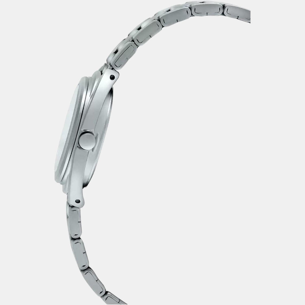 Casio 32 mm Round Quartz watch