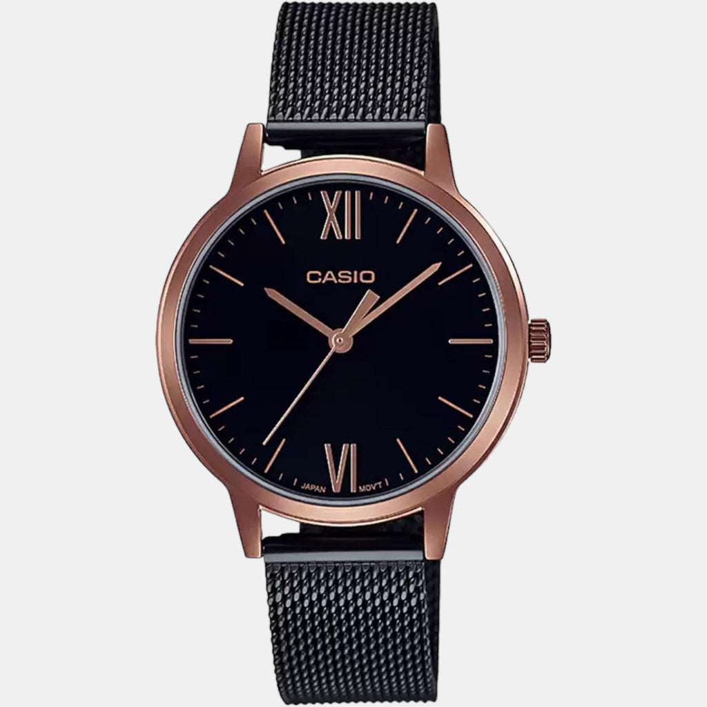 Casio 32 mm Round Quartz watch