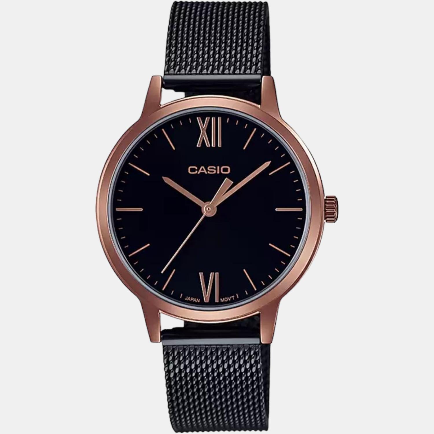 Casio 32 mm Round Quartz watch